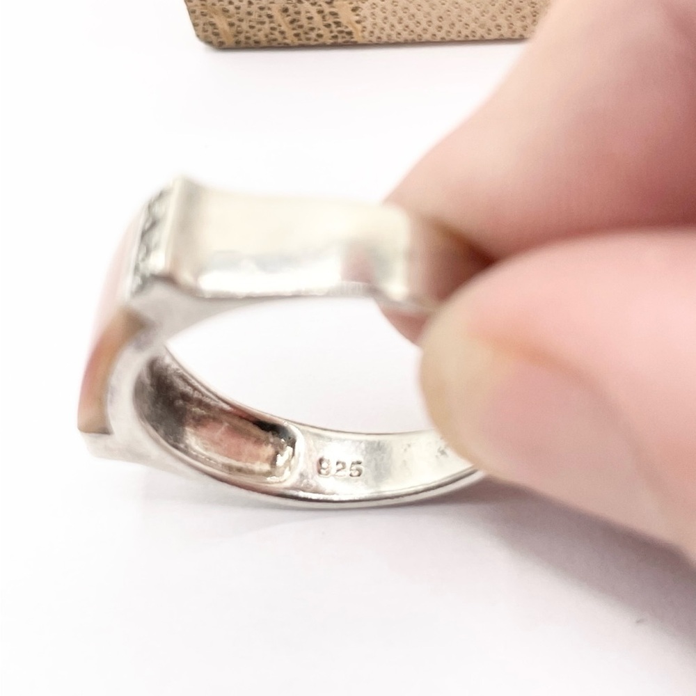 Estate Pink and Silver Rectangular Shell Ring - Picture 5 of 9